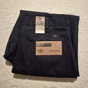 Dockers men's 34 x 34 navy pleat front khaki pants, flex waist 4 pocket NEW